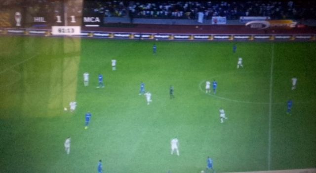 MC Alger defended in a compact 4-1-4-1 mid-block, closing central lanes and guiding Al Hilal’s progression toward the flanks